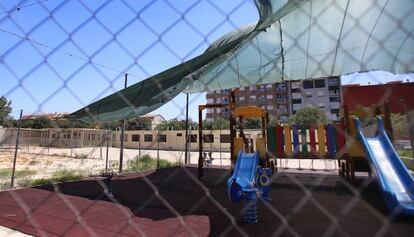 Vista de los barracones del colegio Número 5 de Aldaia.