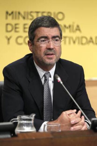 El secretario de Estado de Economía, Fernando Jiménez Latorre, en rueda de prensa para analizar la Encuesta de Población Activa (EPA) del tercer trimestre, en la que ha subrayado que los datos de la encuesta son "moderadamente positivos" en la medida en que aumenta el empleo y disminuye el paro, pero también "coherentes con las previsiones económicas del Gobierno".