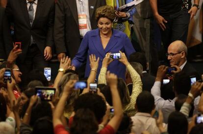 Asistentes fotografían a Dilma Rousseff en un evento en Brasilia celebrado el pasado jueves.