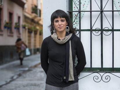 La eurodiputada de Podemos Teresa Rodr&iacute;guez en la Playa de la Caleta en Cadiz. 
 
  