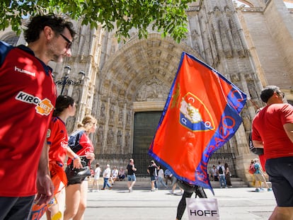 Aficionados de Osasuna, este sábado en Sevilla.