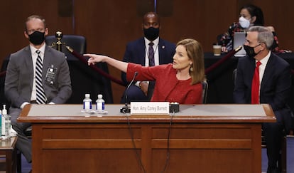 Amy Coney Barrett, juíza indicada à Suprema Corte dos EUA, fala no Congresso, nesta terça.