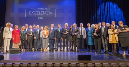 Los galardonados en la gala, los patrocinadores y la directora de la SER en Euskadi, Begoña Marañón, a la izquierda de la imagen.