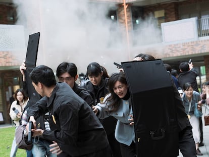 La presidenta taiwanesa sufre un atentado en la serie 'Zero Day Attack' en una imagen cedida por la productora.