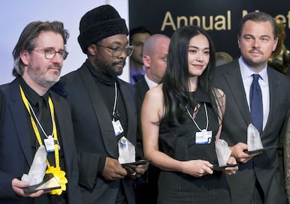 Los premiados con el Cristal Award, desde la izquierda: Olafur Eliasson, William Adams, Yao Chen y DiCaprio.