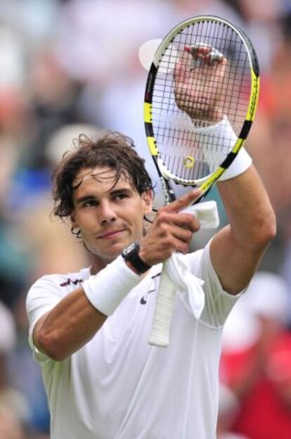 Nadal celebra su victoria en la primera ronda de Wimbledon.