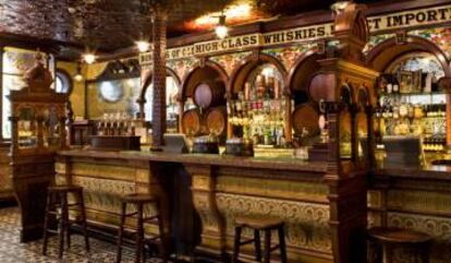 The Crown Liquor Saloon es el pub más famoso de Belfast.