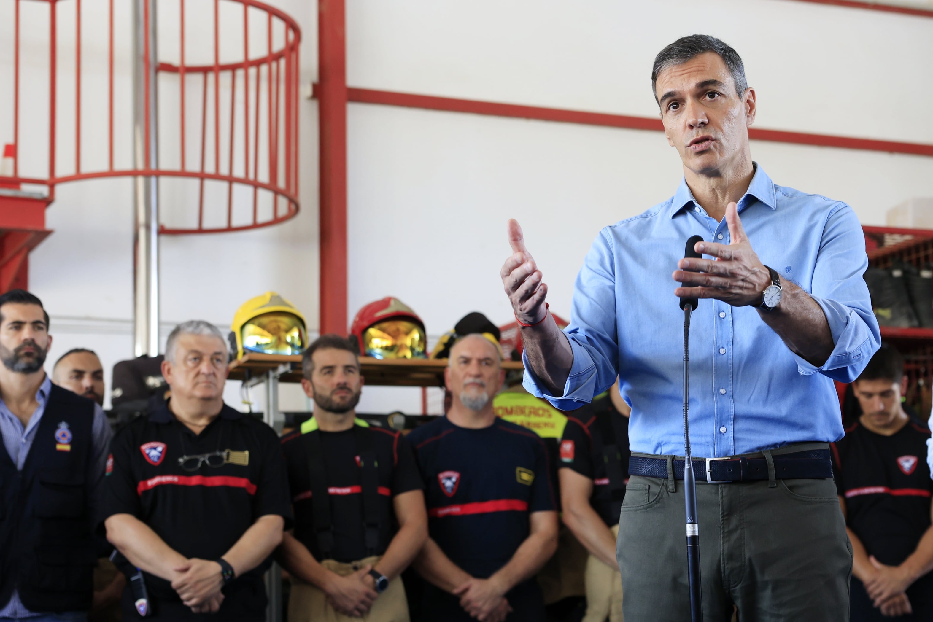 Últimas noticias del incendio forestal de Los Gallardos (Almería), en directo | Sánchez promete recursos para la reconstrucción tras el incendio y reclama un pacto contra la emergencia climática