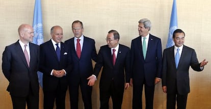 Los ministros de Exteriores de las cinco grandes potencias, con Ban.
