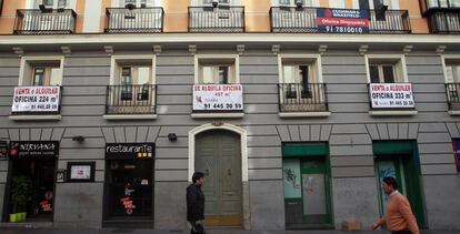 Fachada de un edificio con viviendas en alquiler.