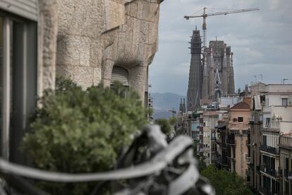 Una vista de la Sagrada Familia desde la Pedrera.