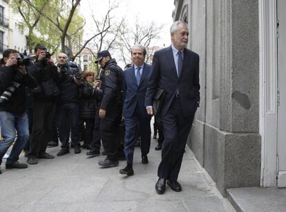 Jos&eacute; Antonio Gri&ntilde;&aacute;n, expresidente de la Junta de Andalucia declara como imputado en el Tribunal Supremo por el caso de los eres . 