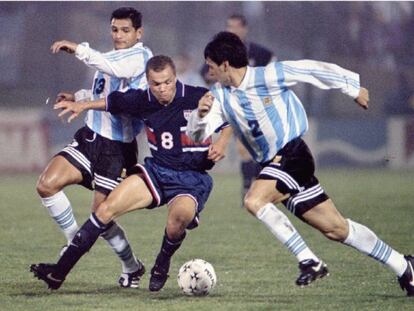 Stewart, entre Altamirano y Ayala, en 1995.