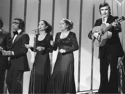 El m&uacute;sico (primero por la derecha) represent&oacute; a Espa&ntilde;a en el Festival de Eurovisi&oacute;n en 1974.
 