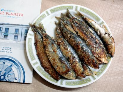 Las sardinas son uno de los platos estrellas del verano en El Planeta (Gijón).