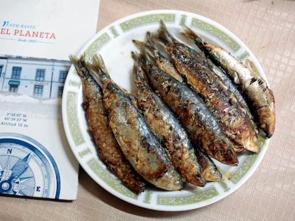 Las sardinas son uno de los platos estrellas del verano en El Planeta (Gijón).