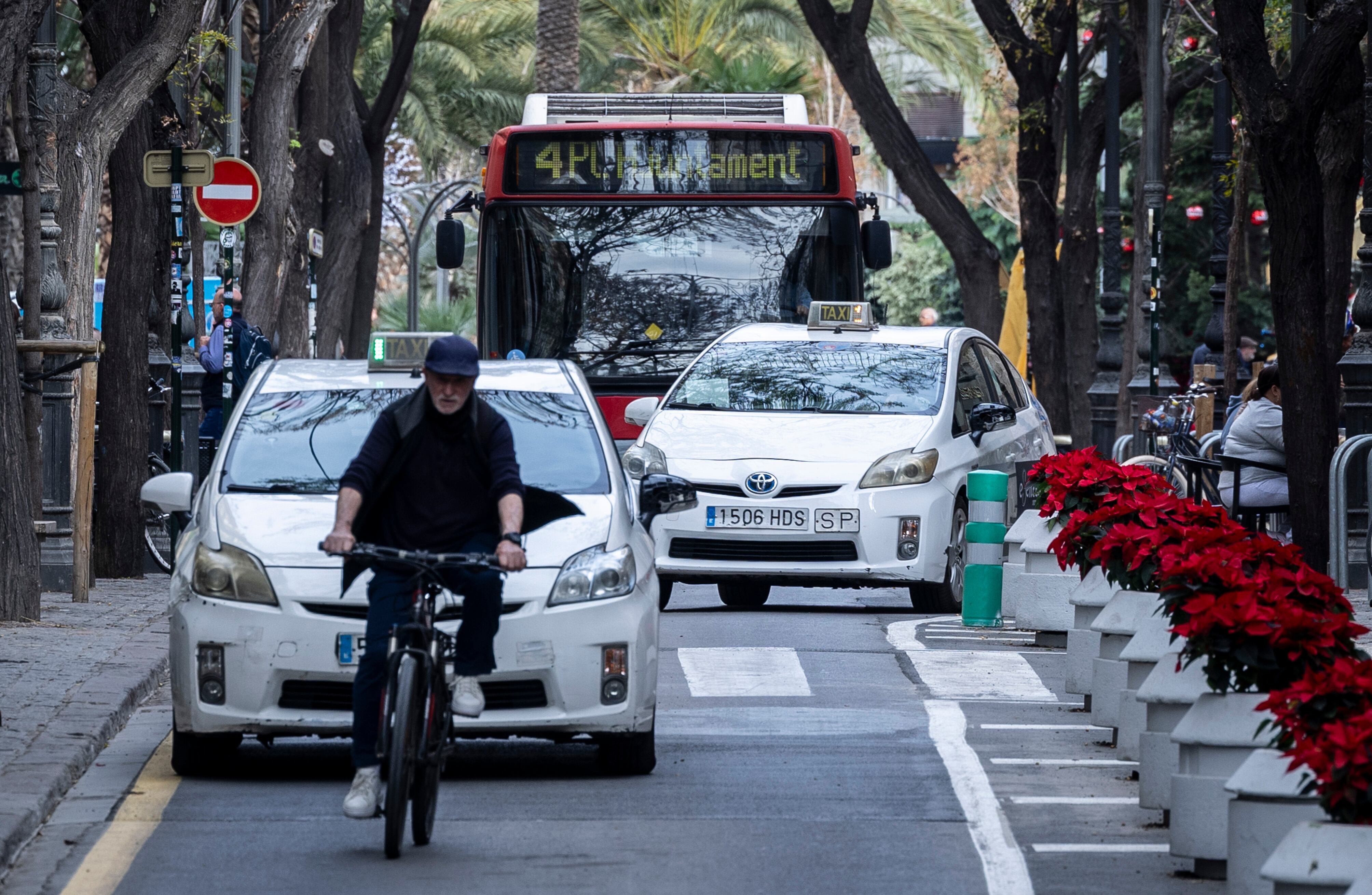 DVD 1191 VALENCIA 12-12-23
Tráfico en el centro de Valencia.
FOTO, MÒNICA TORRES EL PAÍS