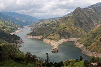 La represa de Mazar, donde el gobierno ha enviado a militares para evitar presuntos ataques de sabotaje contra la infraestructura eléctrica, este martes en la provincia de Azuay de Ecuador.