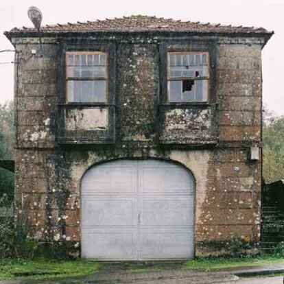 Foto de la serie 'Casas doentes', de Manuel Sendón.