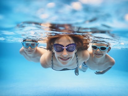 Seleccionamos una serie de gafas de natación para toda la familia con características antivaho y de protección solar.