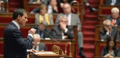 Manuel Valls delivers durante su discurso en la Asamblea Nacional, este martes en Paris. 