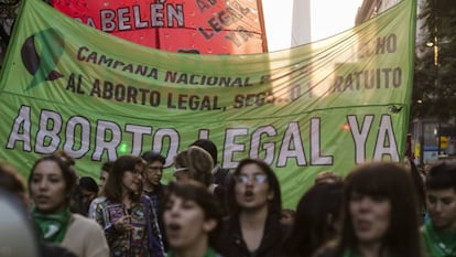 Protesto no centro de Buenos Aires a favor do direito ao aborto. 