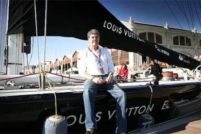 El presidente de Louis Vuitton, Yves Carcelle, ayer en el puerto de Valencia.