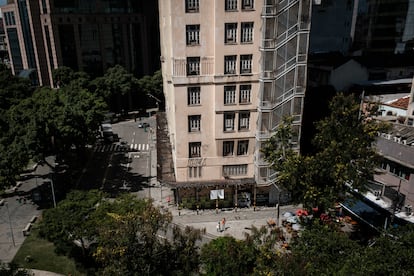 Lateral del Edificio Joseph Gire, mejor conocido como Noite, desde la terraza del Museo MAR, ambos ubicados en Praça Mauá, en el centro de Río de Janeiro.