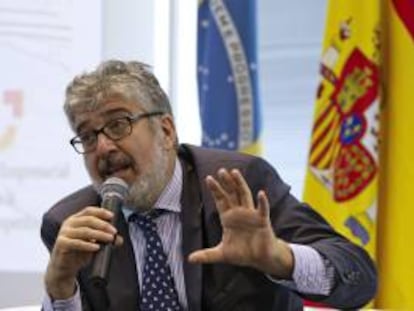 El economista Jefe y Gerente del Departamento de Investigaciones del BID, José Juan Ruiz, habla hoy 23 de abril de 2013, durante la conferencia "España, un país de Oportunidades" realizada en la sede de la Cámara Oficial Española de Comercio en Brasil.