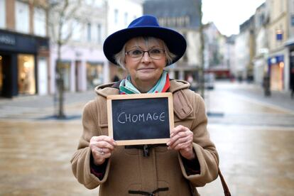 Francoise Fichet, 69, retired, holds a blackboard with the word "chomage" (unemployment), the most important election issue for her, as she poses for Reuters in Chartres, France February 1, 2017. She said: "I don't hear anything extraordinary from our politicians even if some of their proposals do make sense." REUTERS/Stephane Mahe SEARCH "ELECTION CHARTRES" FOR THIS STORY. SEARCH "THE WIDER IMAGE" FOR ALL STORIES