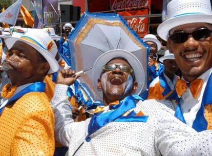 Imagen del carnaval que recorre Ciudad del Cabo (Surfrica) en A?o Nuevo.