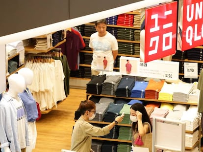 El dueño de Uniqlo atisba la remontada del retail y mejora un 22% el beneficio