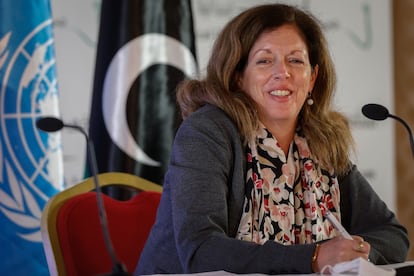 La enviada especial interina de la ONU en Libia, Stephanie Williams, durante la conferencia de prensa en la que anunció el acuerdo entre las partes libias, el jueves en Túnez.