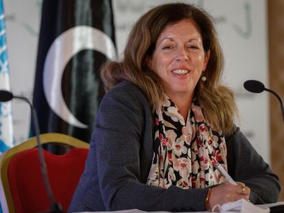La enviada especial interina de la ONU en Libia, Stephanie Williams, durante la conferencia de prensa en la que anunció el acuerdo entre las partes libias, el jueves en Túnez.