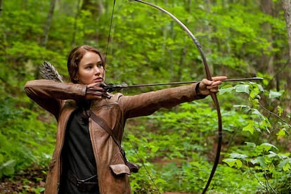 Jennifer Lawrence en la piel de Katniss Everdeen, en la adaptación cinematográfica de 'Los juegos del hambre'.