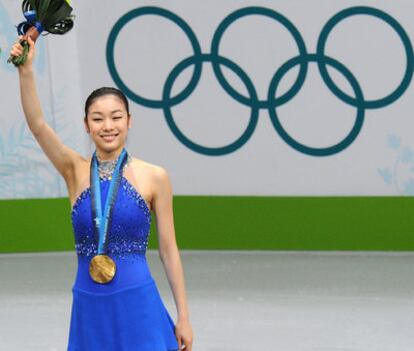 La patinadora surcoreana Kim Yu-Na al final de uno de sus números