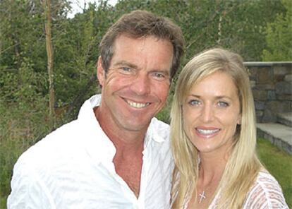 Dennis Quaid y Kimberley Buffington, tras su boda, el domingo, en Montana.