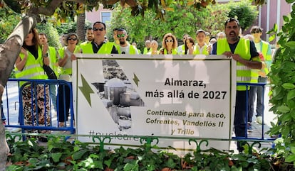 Los trabajadores de Almaraz en una manifestación para solicitar la prórroga de explotación de la planta. 