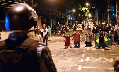 Los altercados han continuado en las calles de Río de Janeiro durante todo el encuentro de la final de la Copa Confederaciones.