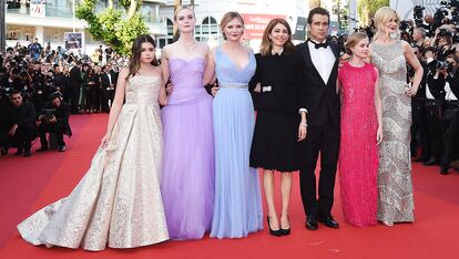 Addison Riecke, Angourie Rice, Collin Farrel, Sofia Coppola, Nicole Kidman y Elle Fanning en el estreno de La seducción.