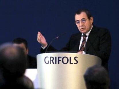 El president de Grifols, Víctor Grífols, durant la seva intervenció a la junta general extraordinària d'accionistes del 2011.