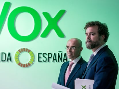 Jorge Buxadé, a la izquierda, e Iván Espinosa de los Monteros, el viernes en la presentación del programa económico del partido.