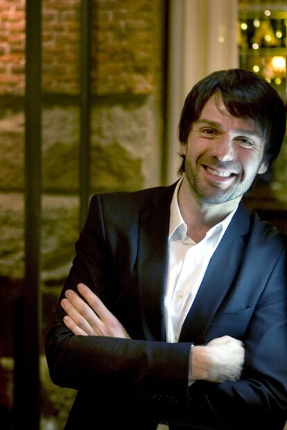 El artista se declara "proferias, promercado, progalerías".