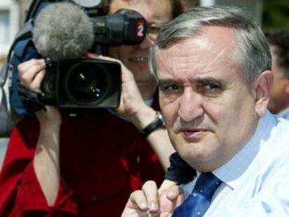 Jean-Pierre Raffarin, tras votar en la localidad de Chasseneuil du Poitou.
