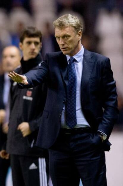 David Moyes dando instrucciones a sus jugadores durante el partido.