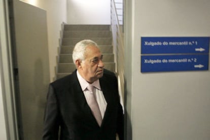 Manuel Jove, ayer en el juzgado de A Coruña donde declaró tras ser demandado por Fernando Martín.