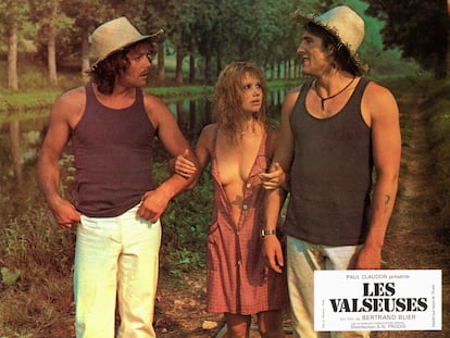 Patrick Dewaere, Miou-Miou y Gerard Depardieu en una ficha promocional de 'Los rompepelotas' (1974).