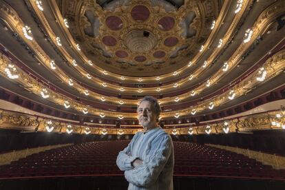 Josep Pons, director musical del Gran Teatre del Liceu de Barcelona, fotografiat davant la sala el gener del 2017.