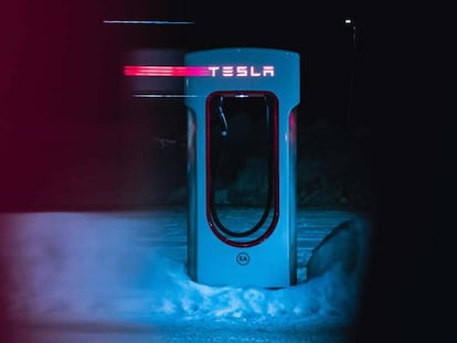 Tesla anuncia un nuevo adaptador de carga para sus coches eléctricos