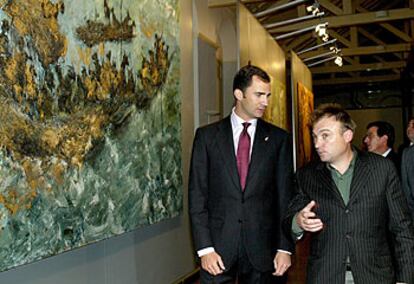 El Príncipe y Miquel Barceló, ayer en la exposición del artista en Oviedo.